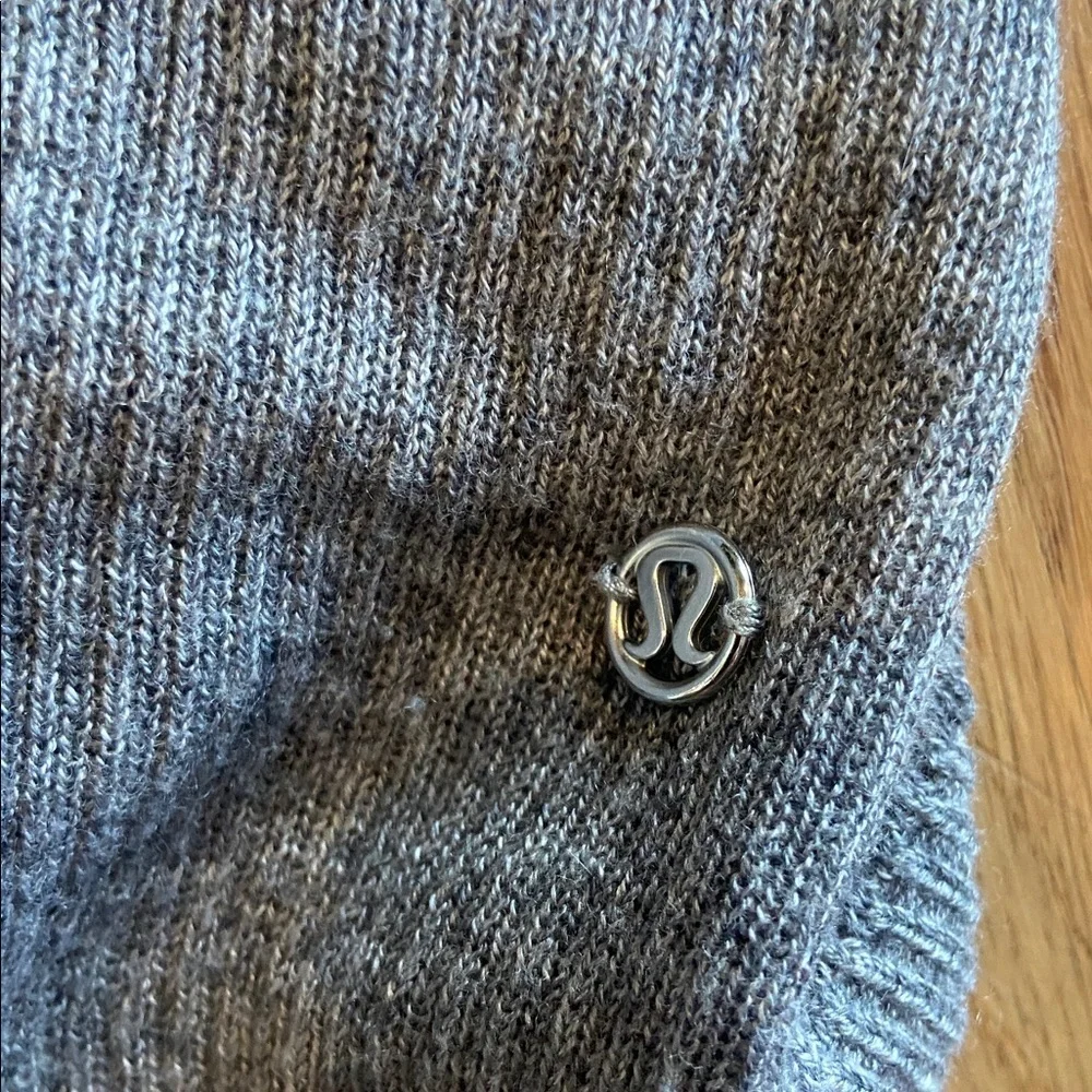 Gray Women's Lululemon Cabin Yogi Wrap size 8